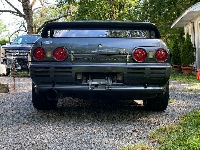 1992 Gray Nissan GT-R Coupe