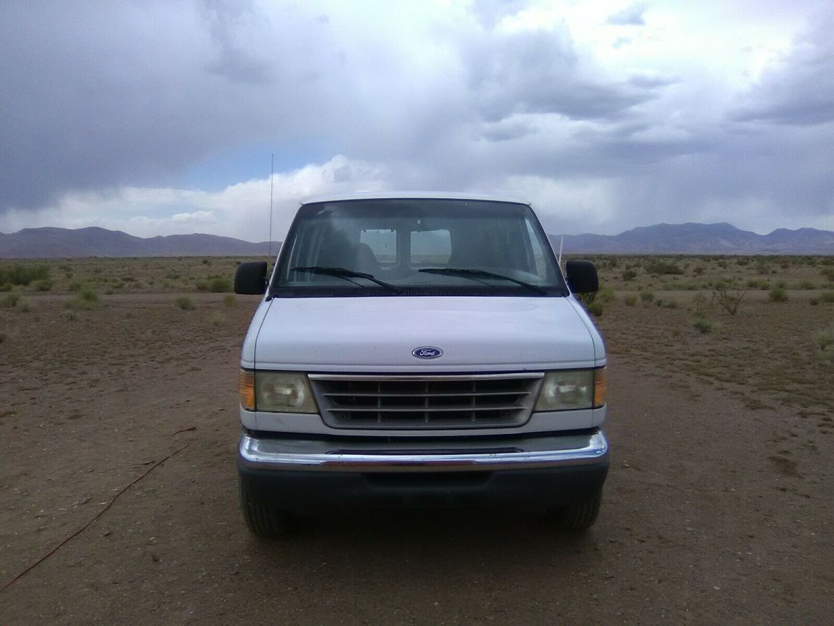 1994 Ford E-350 Super Duty Cutaway Van