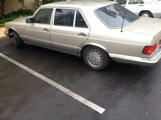 1989 champagne Mercedes-Benz 300-Series Limousine