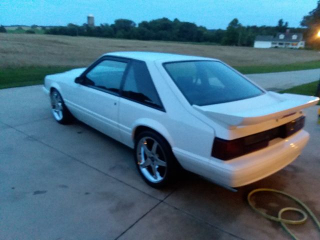 1989 WHITE Ford Mustang Hatchback