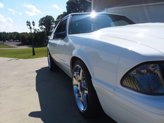 1989 WHITE Ford Mustang Hatchback
