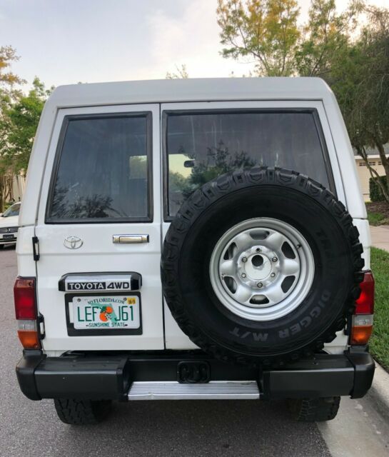 1992 White Toyota Land Cruiser SUV