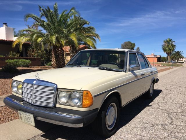 1980 Beige Mercedes-Benz 200-Series Sedan