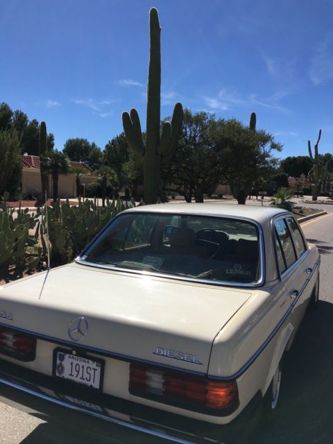 1980 Beige Mercedes-Benz 200-Series Sedan