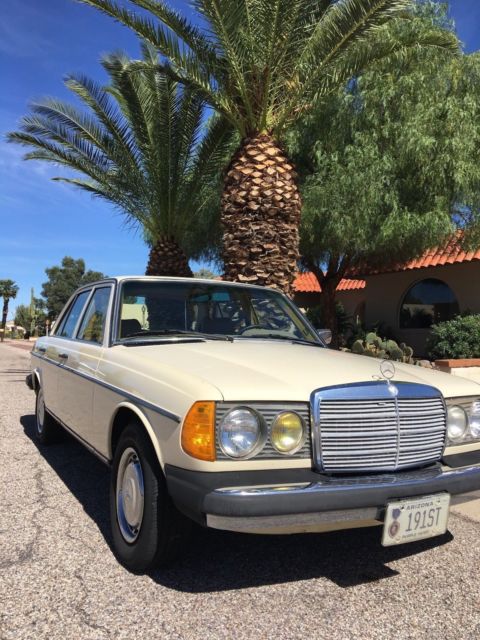 1980 Beige Mercedes-Benz 200-Series Sedan