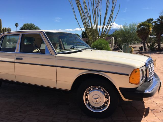 1980 Beige Mercedes-Benz 200-Series Sedan