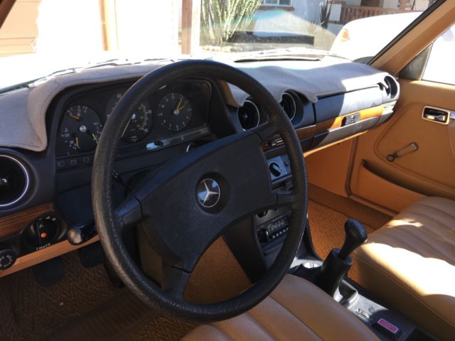 1980 Beige Mercedes-Benz 200-Series Sedan