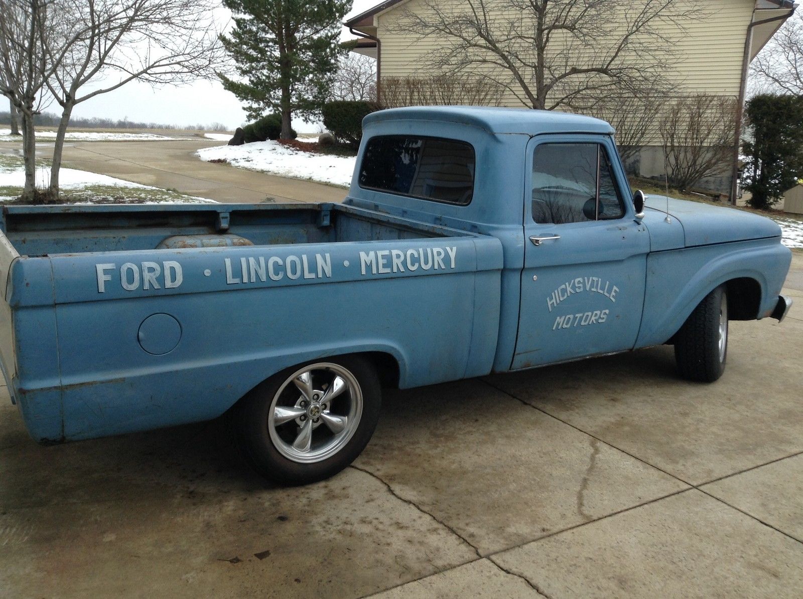1965 Blue Ford F-100 Short bed pickup