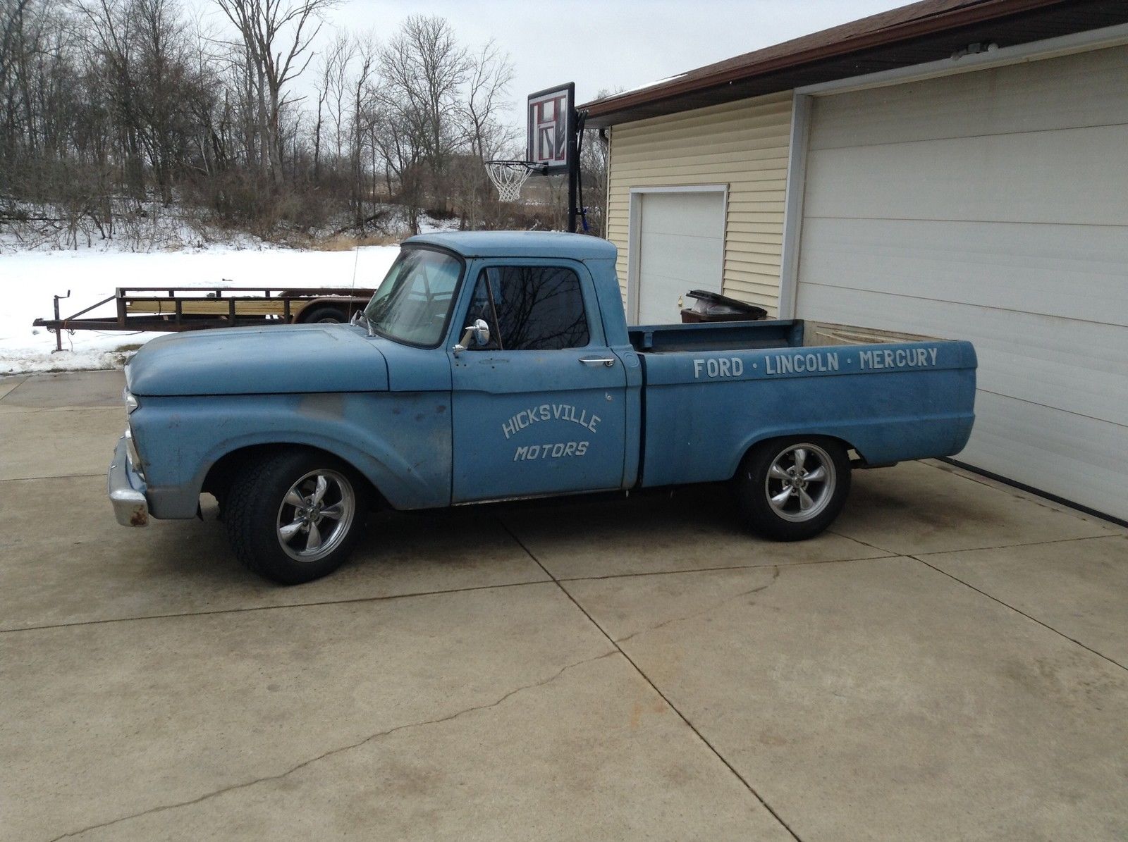 1965 Blue Ford F-100 Short bed pickup