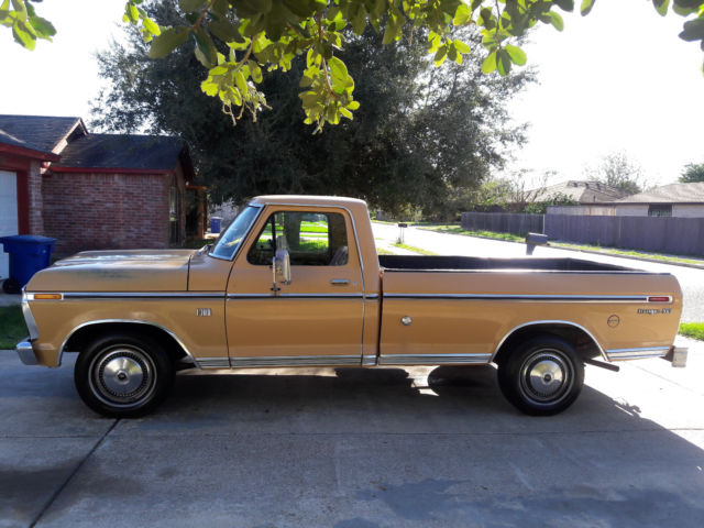 1974 Ford F-100 Standard Cab Pickup
