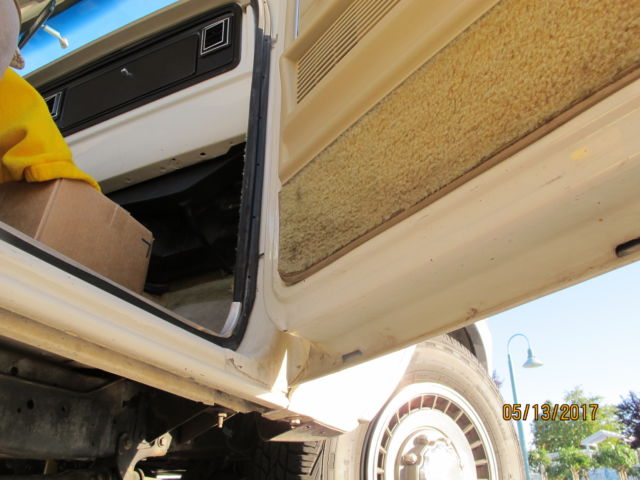 1977 White Ford F-250 Regular Cab Pickup