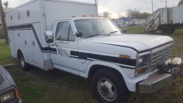 1986 White & Blue Ford F-350
