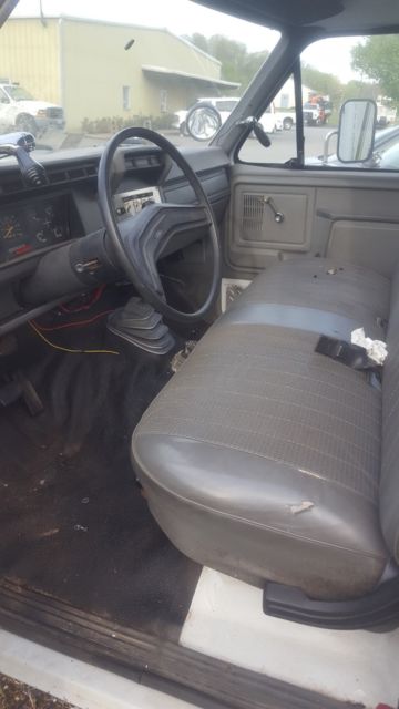 1986 White & Blue Ford F-350