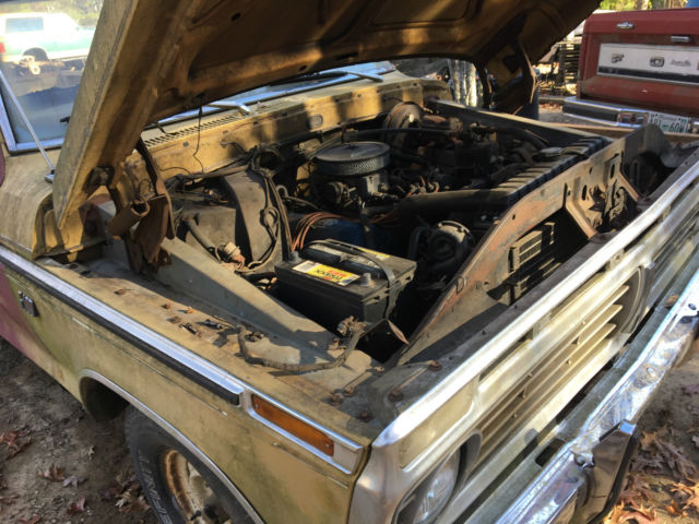 1973 Yellow and primer Ford F-100 pick up