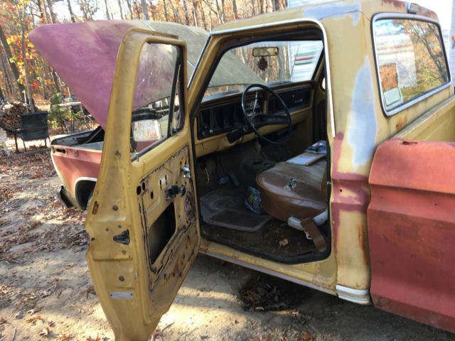 1973 Yellow and primer Ford F-100 pick up