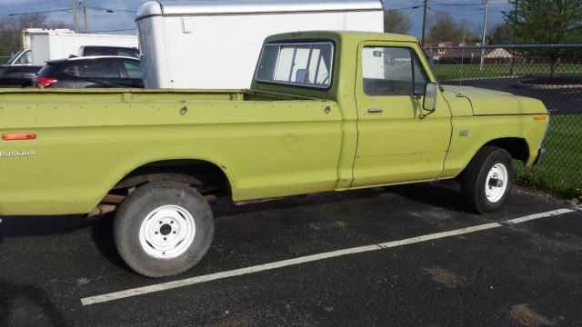 1975 Green Ford F-100 pickup