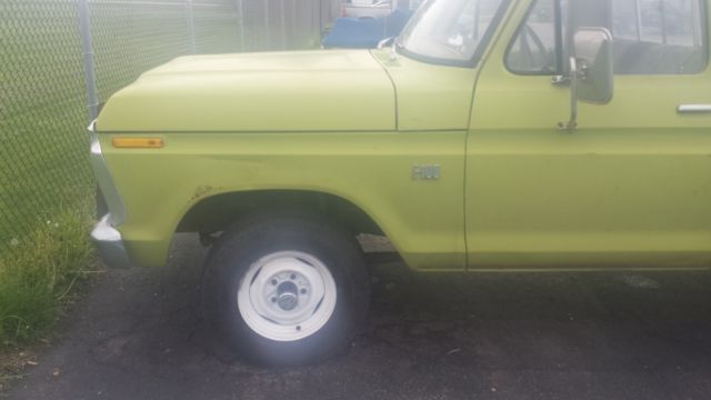 1975 Green Ford F-100 pickup