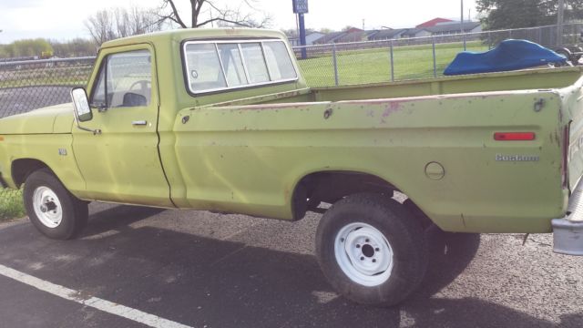 1975 Green Ford F-100 pickup