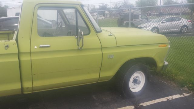 1975 Green Ford F-100 pickup