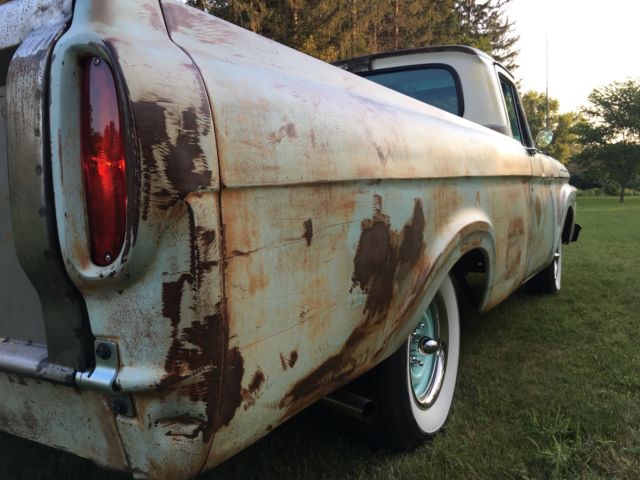 1961 Green Ford F-100 Unibody pick-up