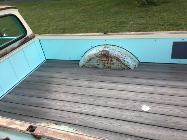 1961 Green Ford F-100 Unibody pick-up