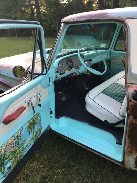 1961 Green Ford F-100 Unibody pick-up