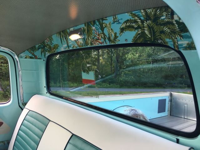1961 Green Ford F-100 Unibody pick-up