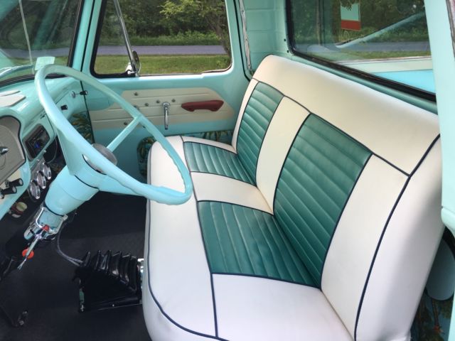 1961 Green Ford F-100 Unibody pick-up