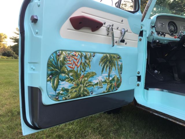 1961 Green Ford F-100 Unibody pick-up
