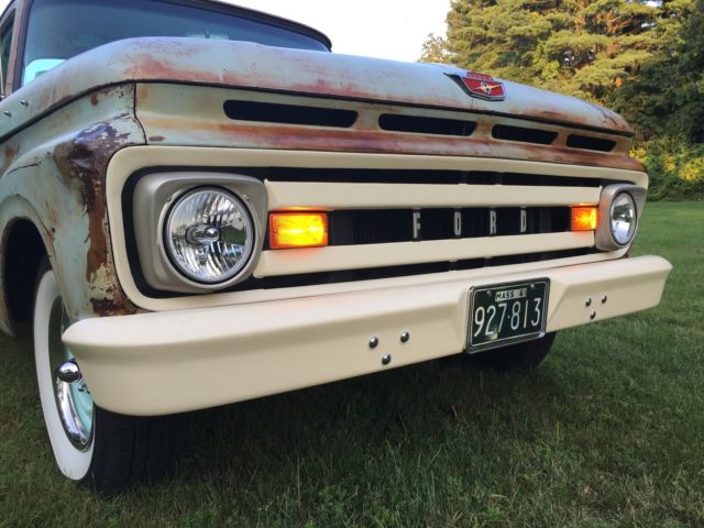1961 Green Ford F-100 Unibody pick-up