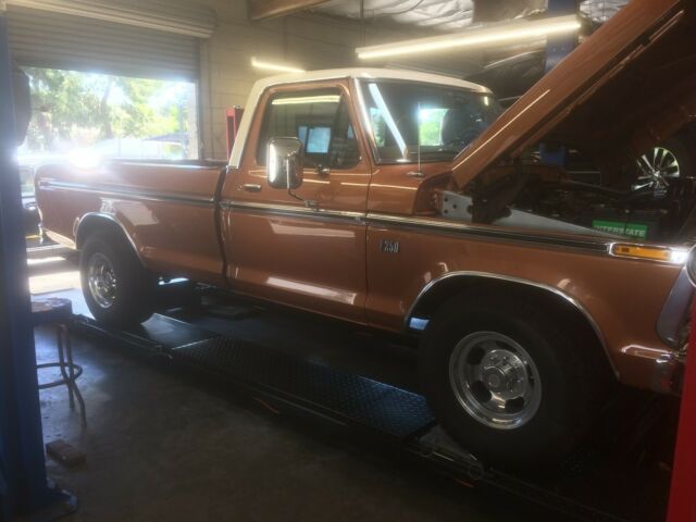 1976 Gold Ford F-250 longbed