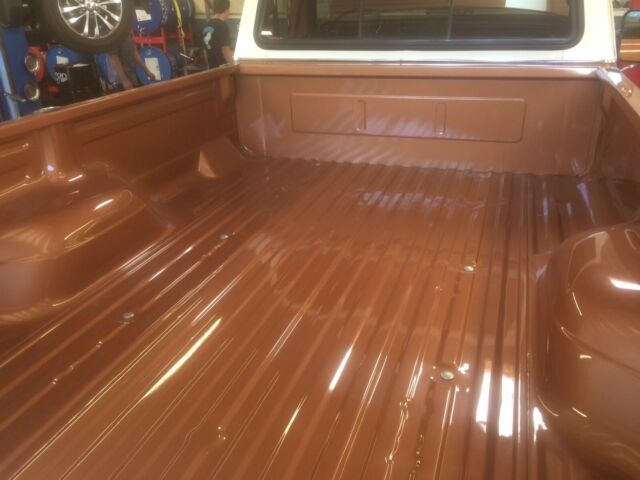 1976 Gold Ford F-250 longbed