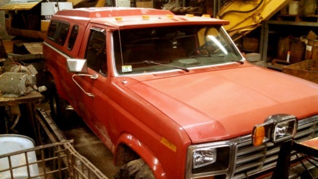 1983 red Ford F-350