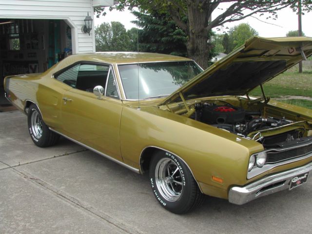 1969 Gold Dodge Coronet