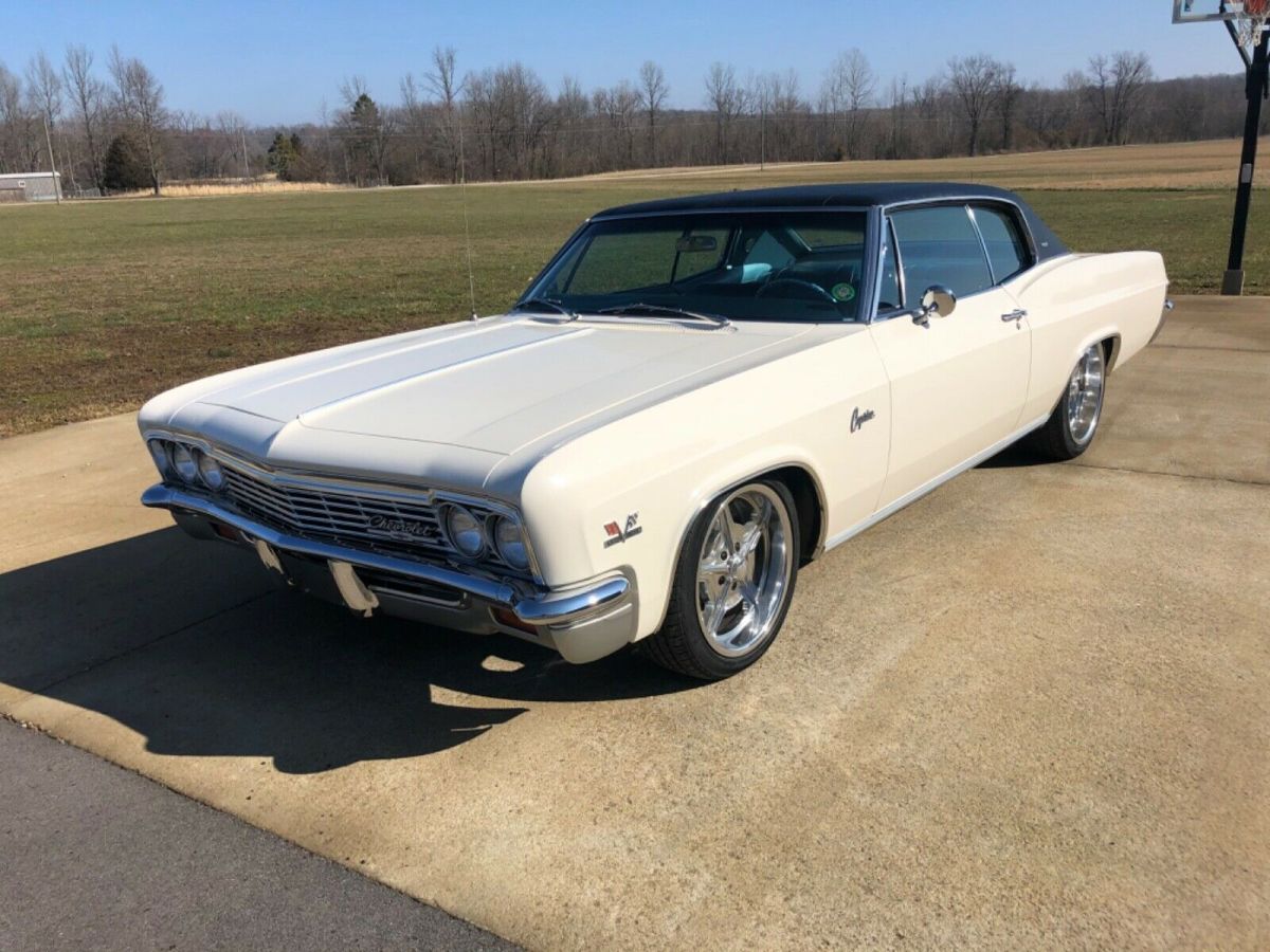 1966 White Chevrolet Caprice Coupe