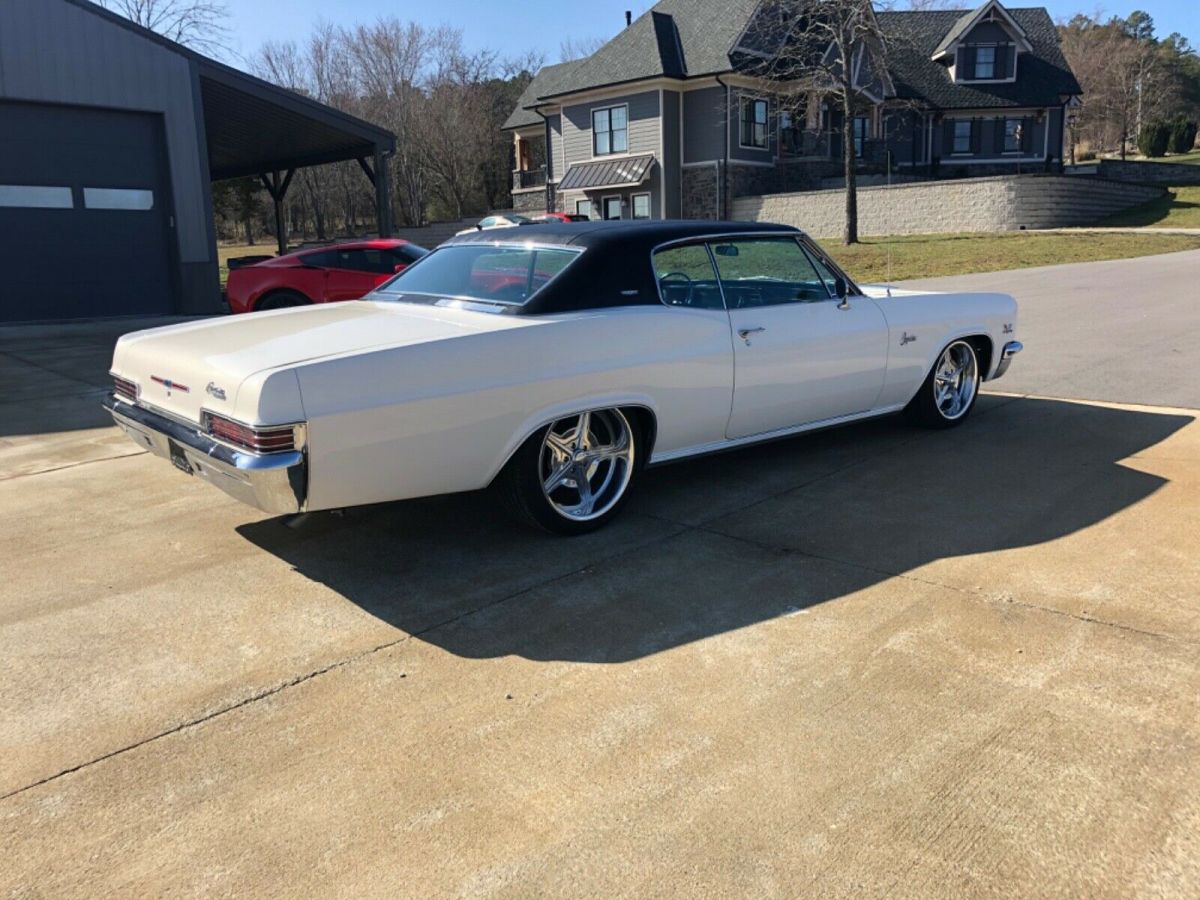 1966 White Chevrolet Caprice Coupe