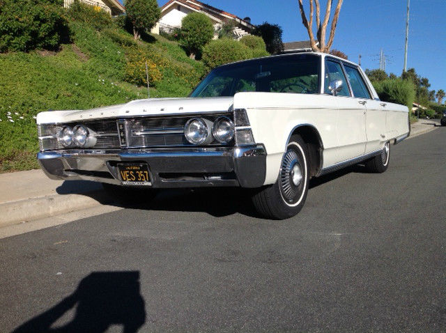 1967 White Chrysler New Yorker Sedan 4 door
