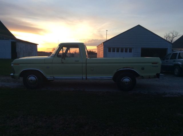 1975 Yellow Ford F-100