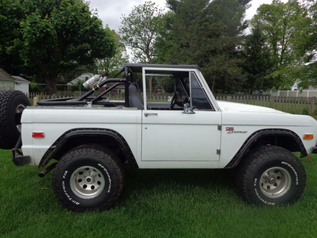 1975 White Ford Bronco