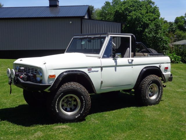 1975 White Ford Bronco