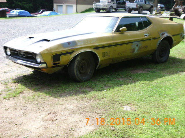 1972 Gold Ford Mustang Fastback