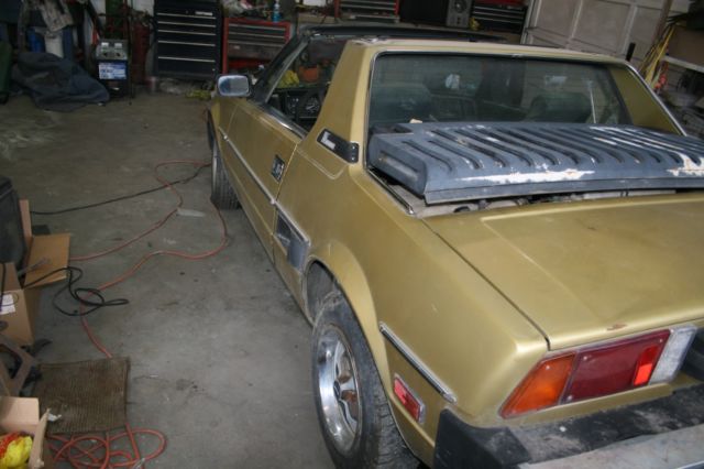 1980 Gold Fiat X-1/9 Coupe