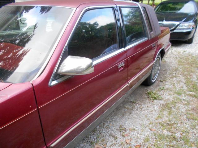 1992 Red Chrysler New Yorker Sedan