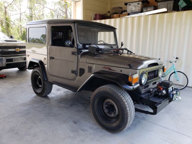 1976 Gray Toyota FJ Cruiser SUV