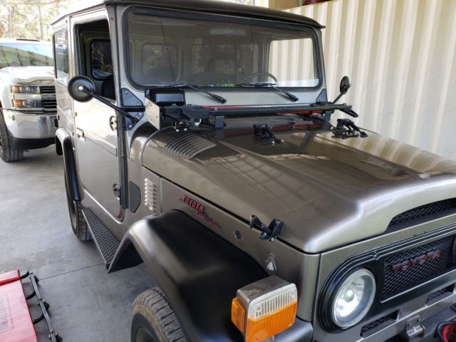 1976 Gray Toyota FJ Cruiser SUV