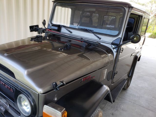 1976 Gray Toyota FJ Cruiser SUV