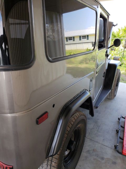 1976 Gray Toyota FJ Cruiser SUV