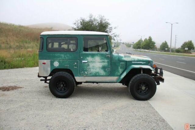 1976 Green Toyota Land Cruiser SUV