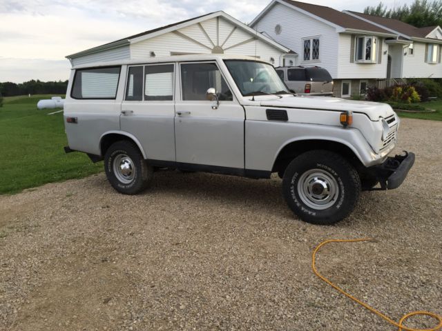 1976 WHITE/SILVER Toyota Land Cruiser 4 DOOR