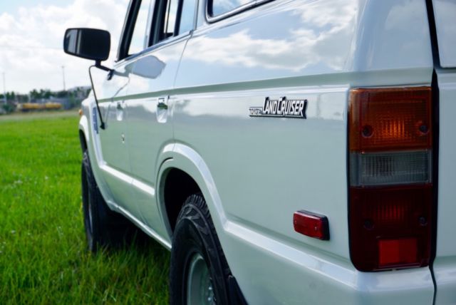 1987 White Toyota Land Cruiser